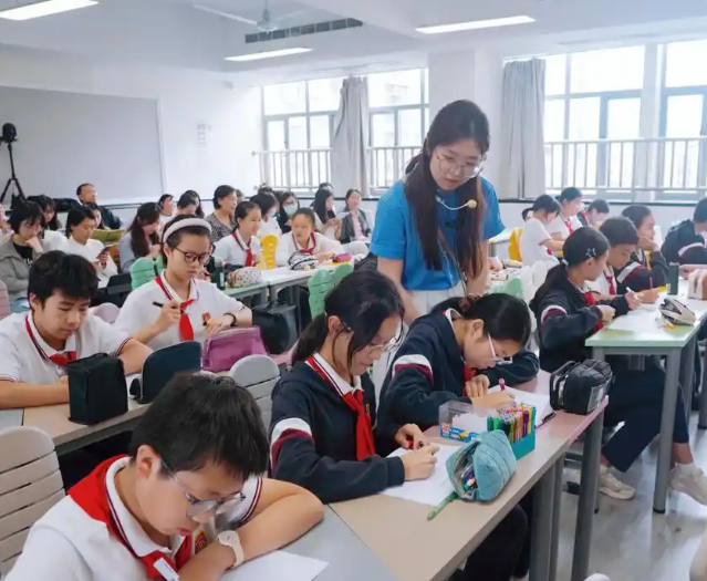 扎根于根底教育一线形成了从理念到途径再到讲堂载体的完好逻辑链