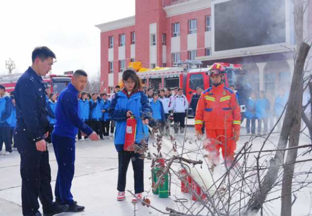 不断夯实基础教育高质量根基为孩子们的健康成长撑起一片蓝天